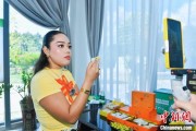 辽宁泰国主播品三亚榴莲：“尝到了家乡味”