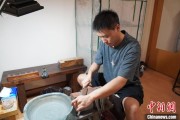 辽宁成都“90后”小伙“十年磨一剑”：从爱好者到守艺人 传播中国文化